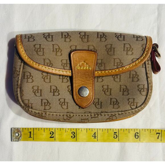 DOONEY & BOURKE D&B Beige Jacquard w/ Leather Wristlet designer luxury classic - Picture 2 of 9